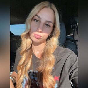 Meet your Posher, Ava